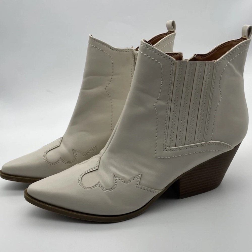 Indigo Road Women’s White Western Ankle  Boots Size 9M Faux Leather Pointy Toe